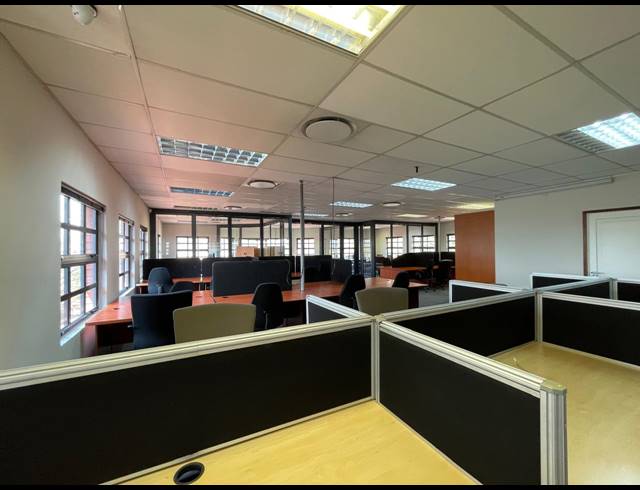 752M² OFFICE FOR SALE IN BRYANSTON